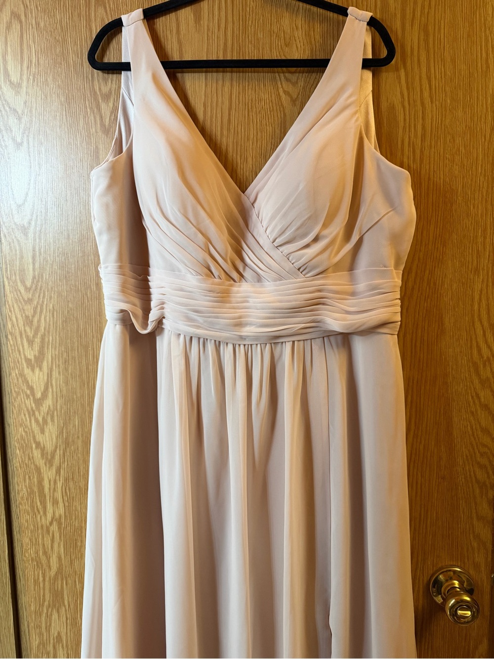 Sleeveless V-Neck Chiffon Maxi Dress in Blush Size 20